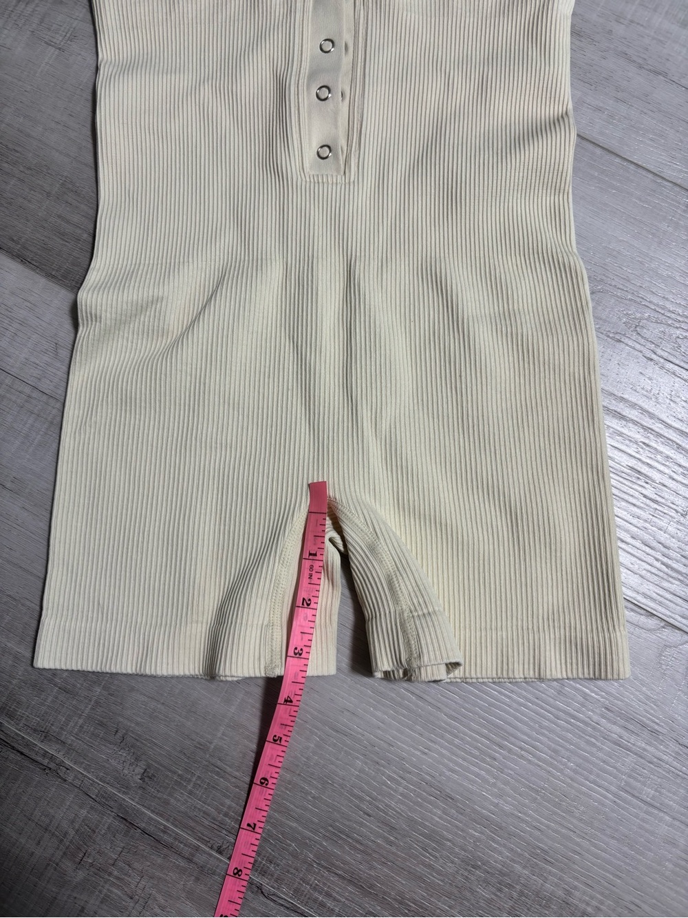 OQQ Ribbed Collared Bodysuit Snap Front Cream Small - Picture 7 of 9